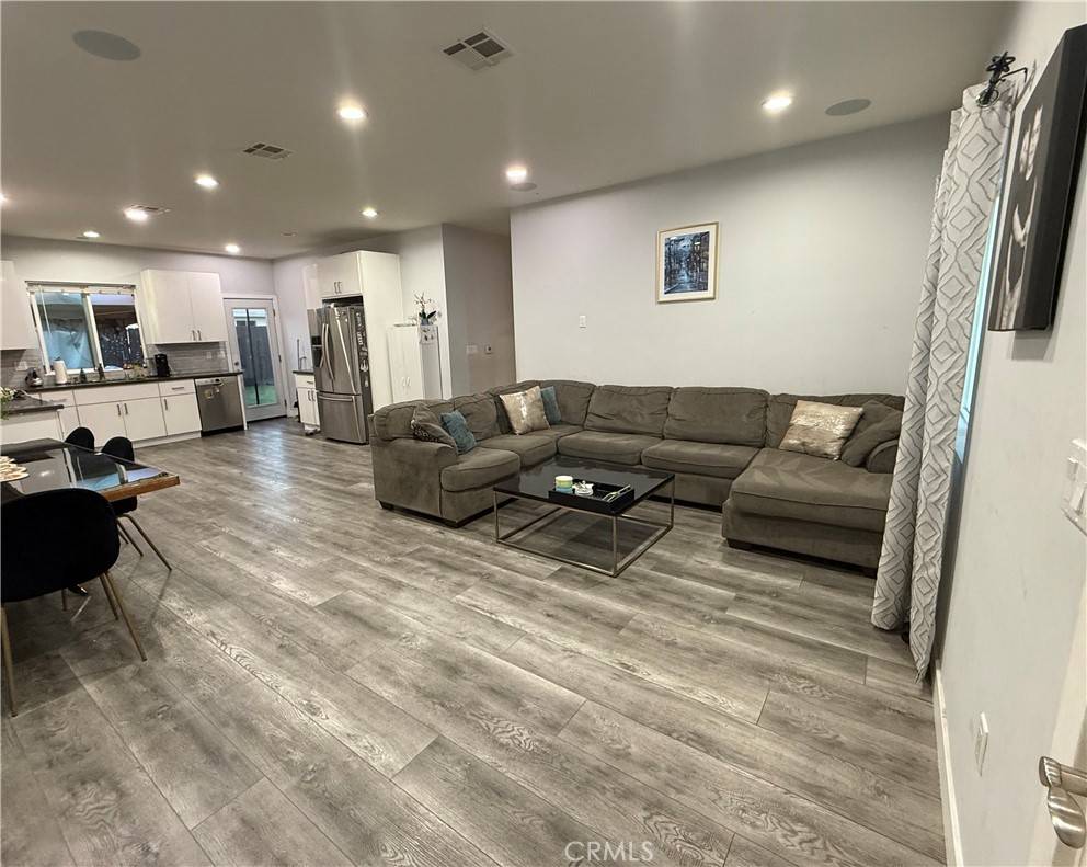 Van Nuys, CA 91405,14615 Wyandotte ST