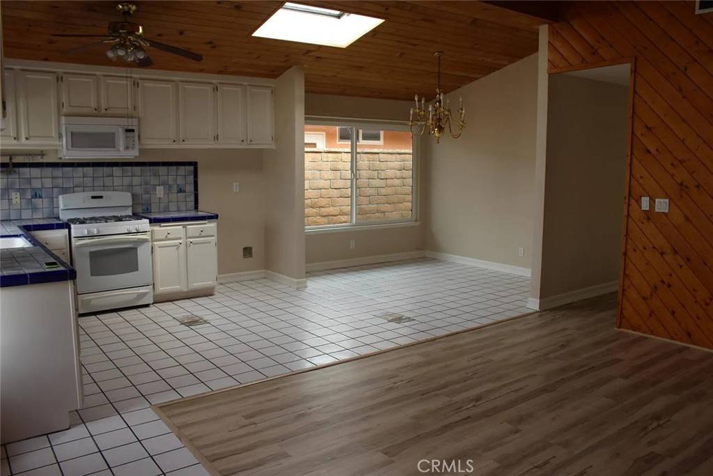 Huntington Beach, CA 92646,8442 Doncaster