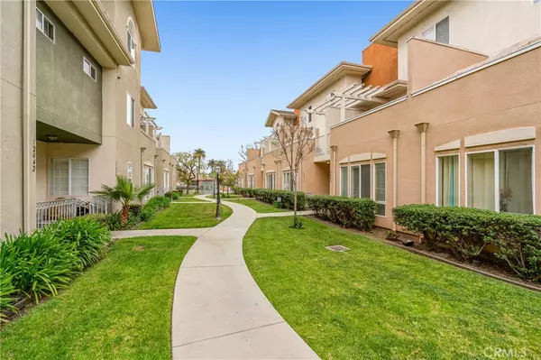 Los Angeles, CA 90061,12056 S Broadway