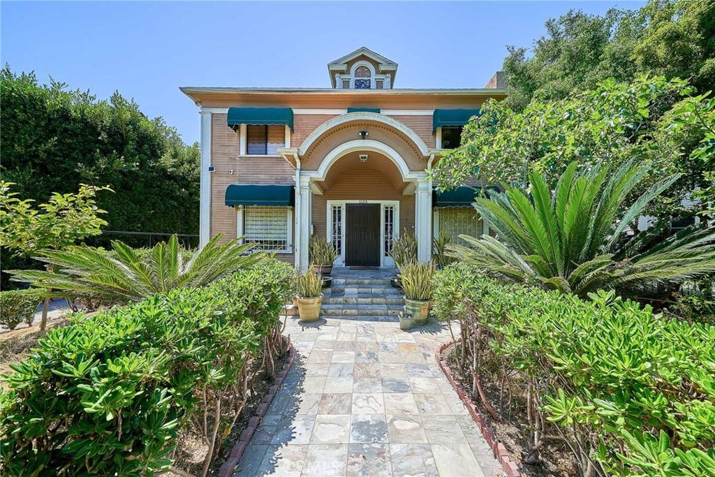 1023 S Wilton PL, Los Angeles, CA 90019