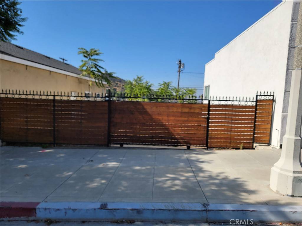 Tujunga, CA 91042,9939 Commerce AVE
