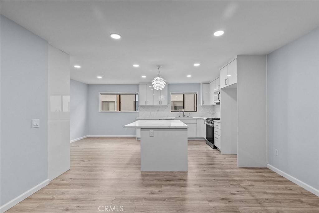 Canoga Park, CA 91303,7130 Glade AVE #D