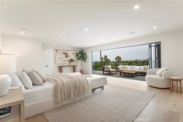 Encino, CA 91316,18101 Green Meadow DR