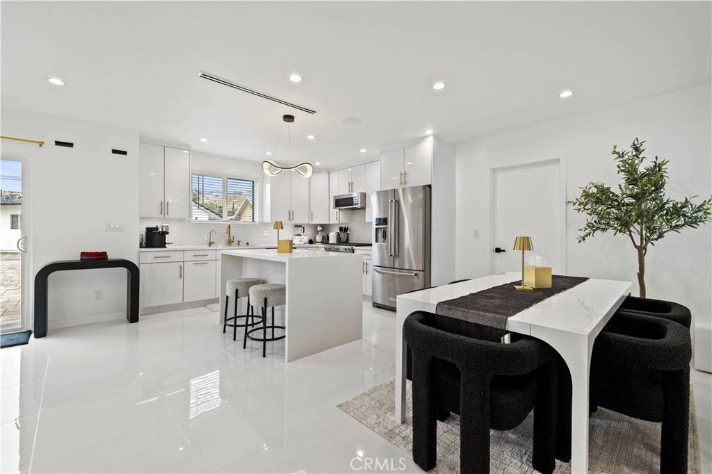 Sun Valley, CA 91352,10263 Strathern ST