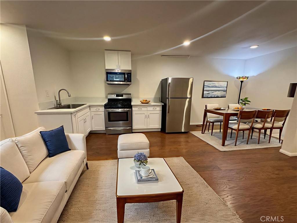 673 Brookside LN, Sierra Madre, CA 91024