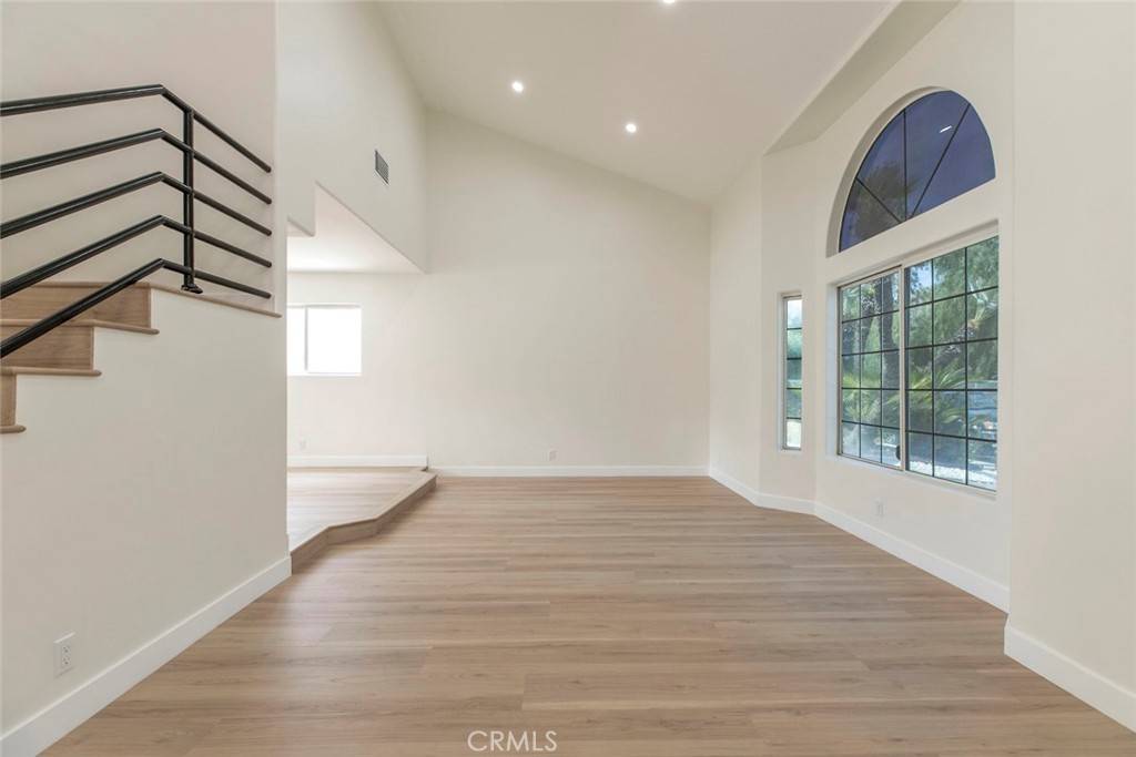 North Hollywood, CA 91605,8029 Daha PL