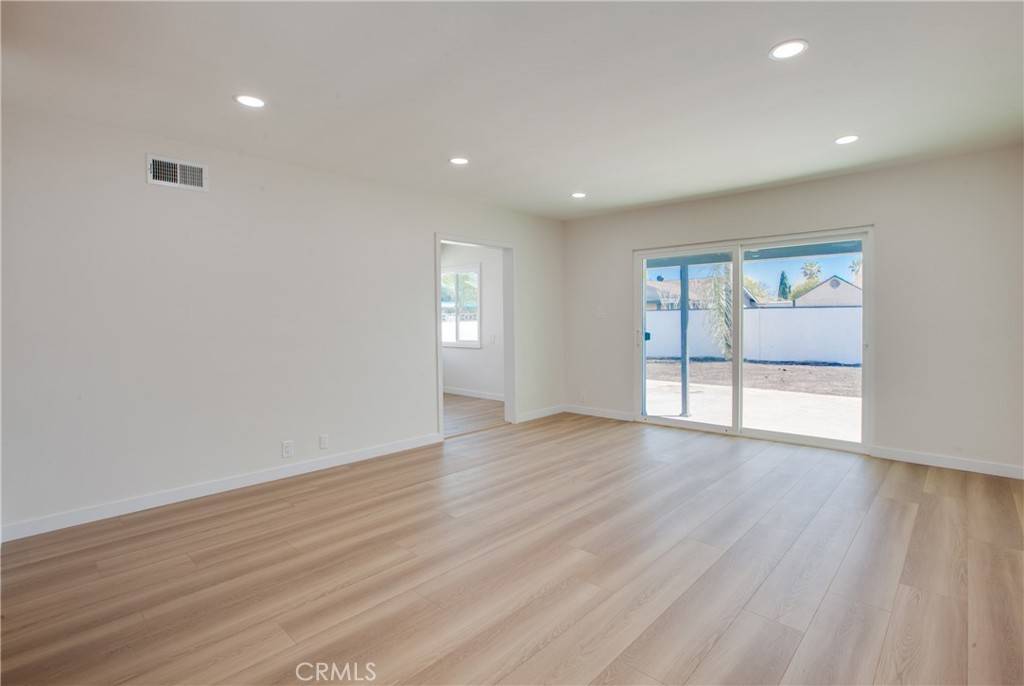 Mission Hills (san Fernando), CA 91345,14704 Germain ST