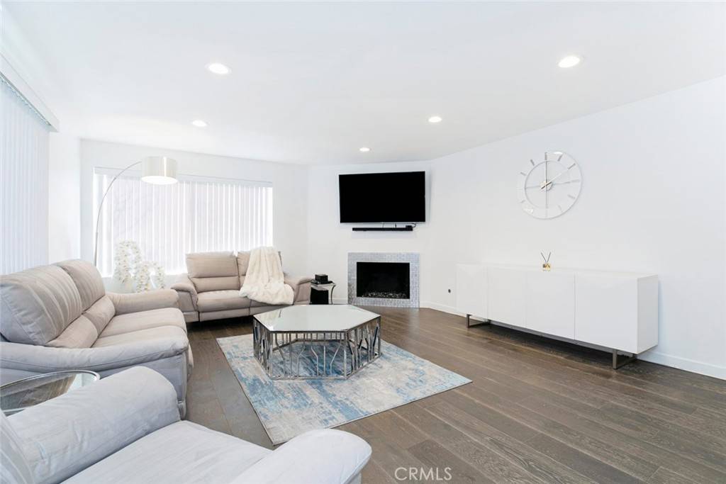 301 N Belmont ST #208, Glendale, CA 91206
