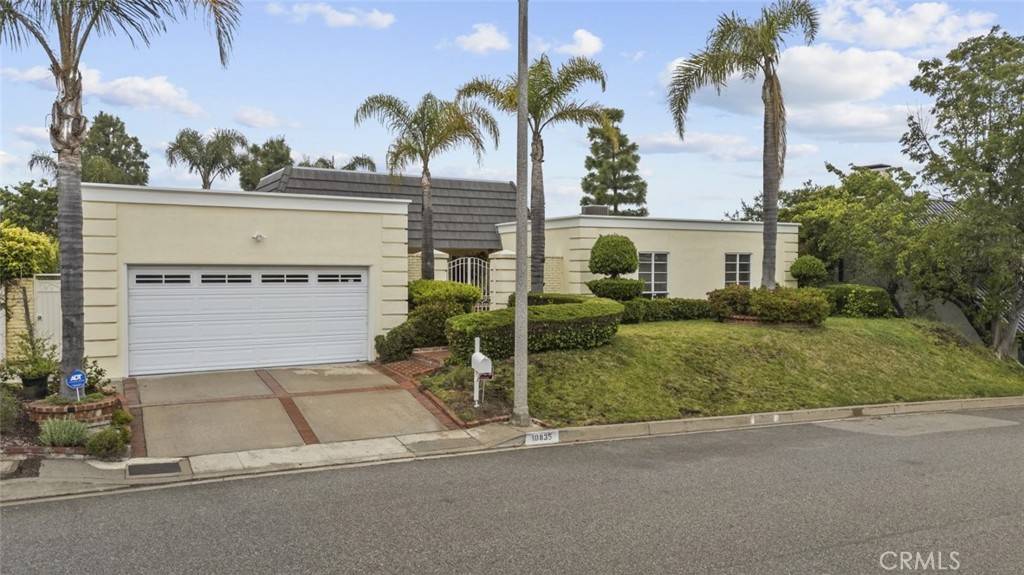 Los Angeles, CA 90077,10835 Savona RD
