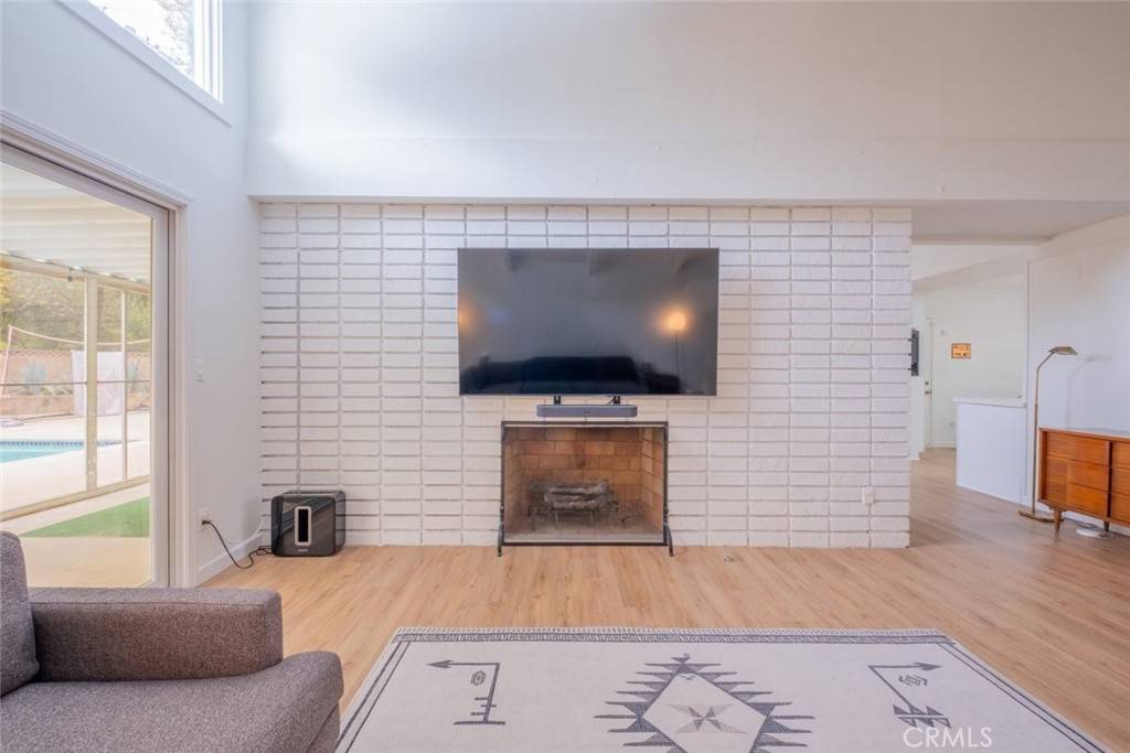 Woodland Hills, CA 91364,23100 Mulholland DR