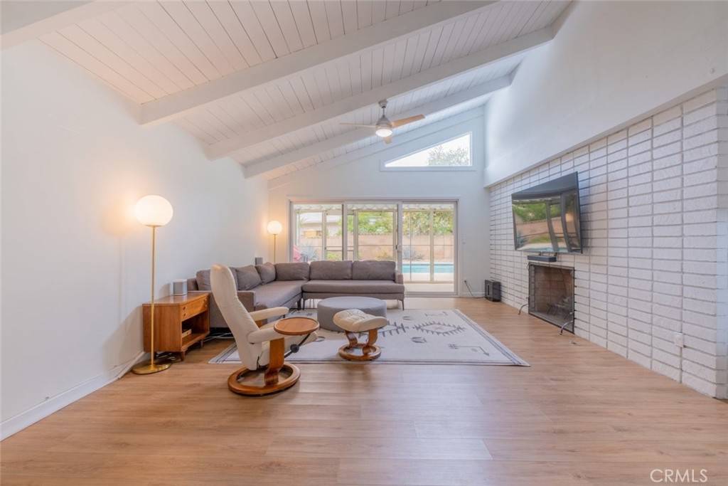 Woodland Hills, CA 91364,23100 Mulholland DR