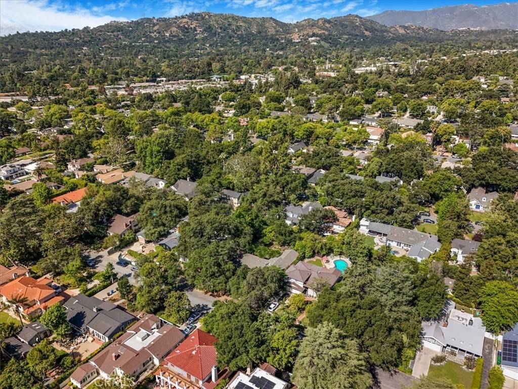 La Canada Flintridge, CA 91011,4859 Carmel RD