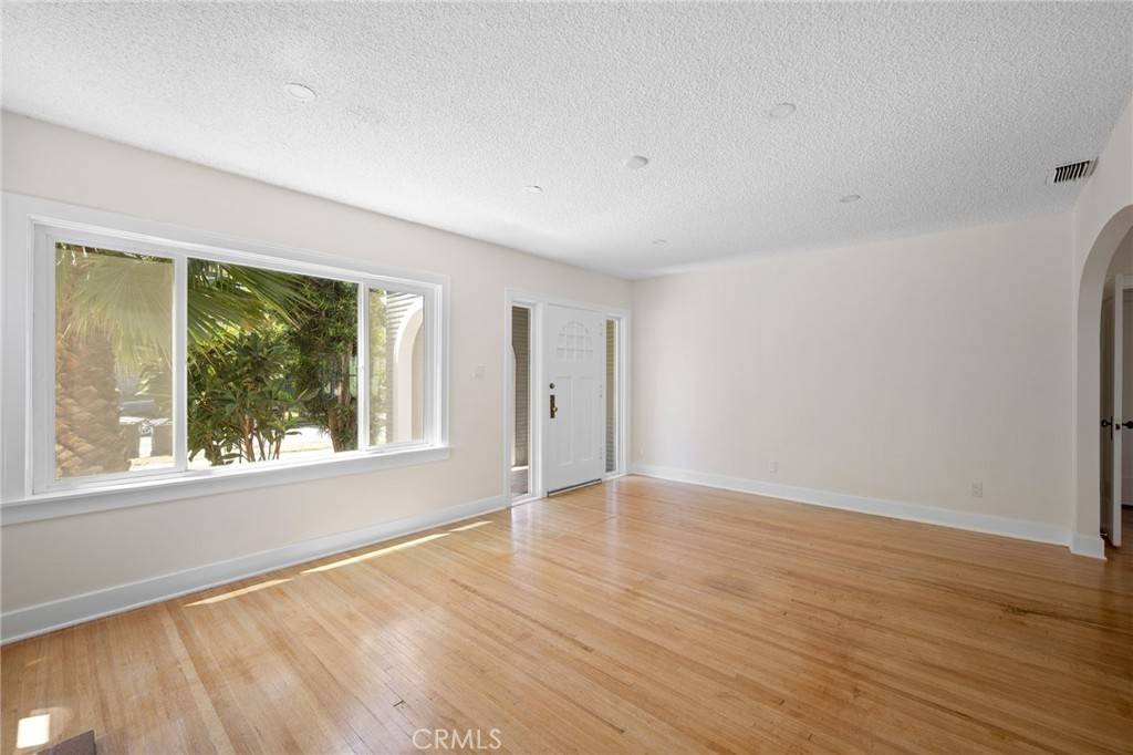 Glendale, CA 91202,635 Palm DR