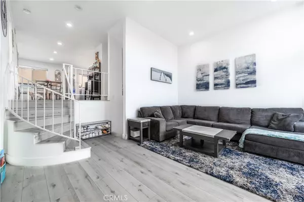 Chatsworth, CA 91311,9950 Topanga Canyon BLVD #5