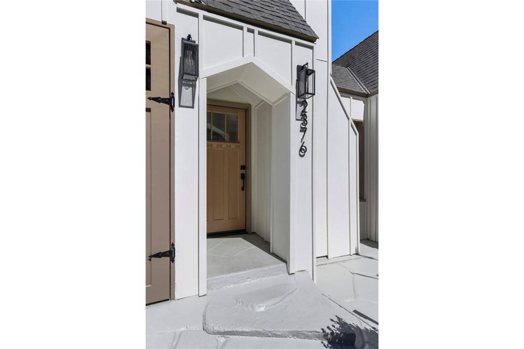 Los Angeles, CA 90039,2376 Lake View AVE