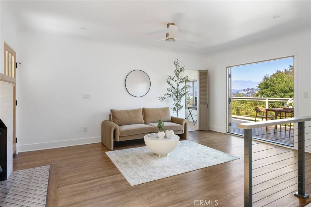 Los Angeles, CA 90039,2376 Lake View AVE