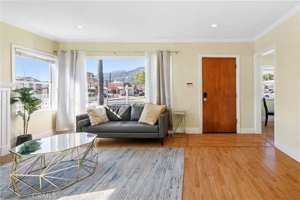 702 E Glenoaks BLVD, Glendale, CA 91207