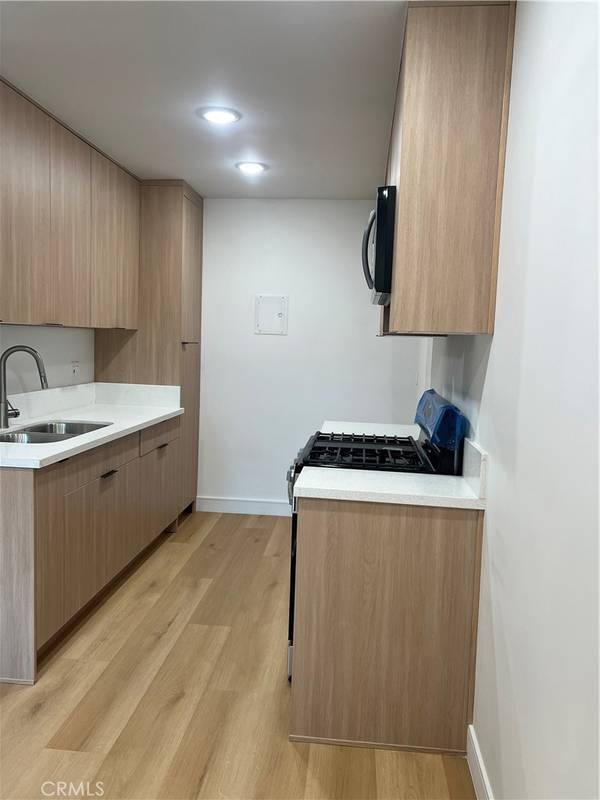 Panorama City, CA 91402,14805 Chase ST #224