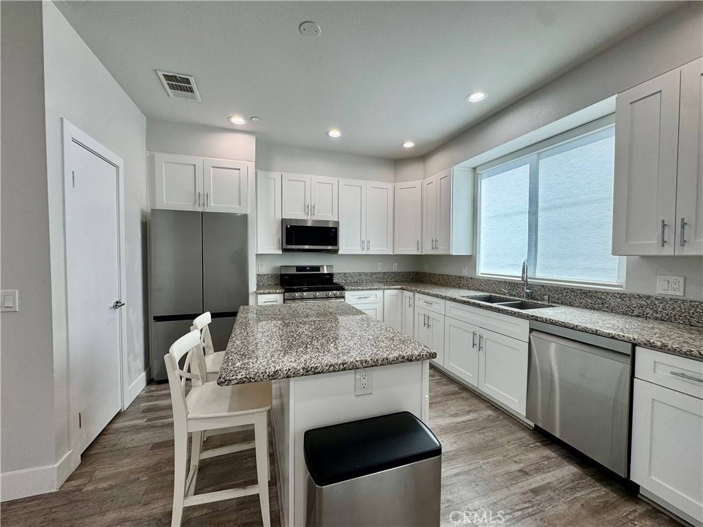 Downey, CA 90240,7958 Telegraph RD