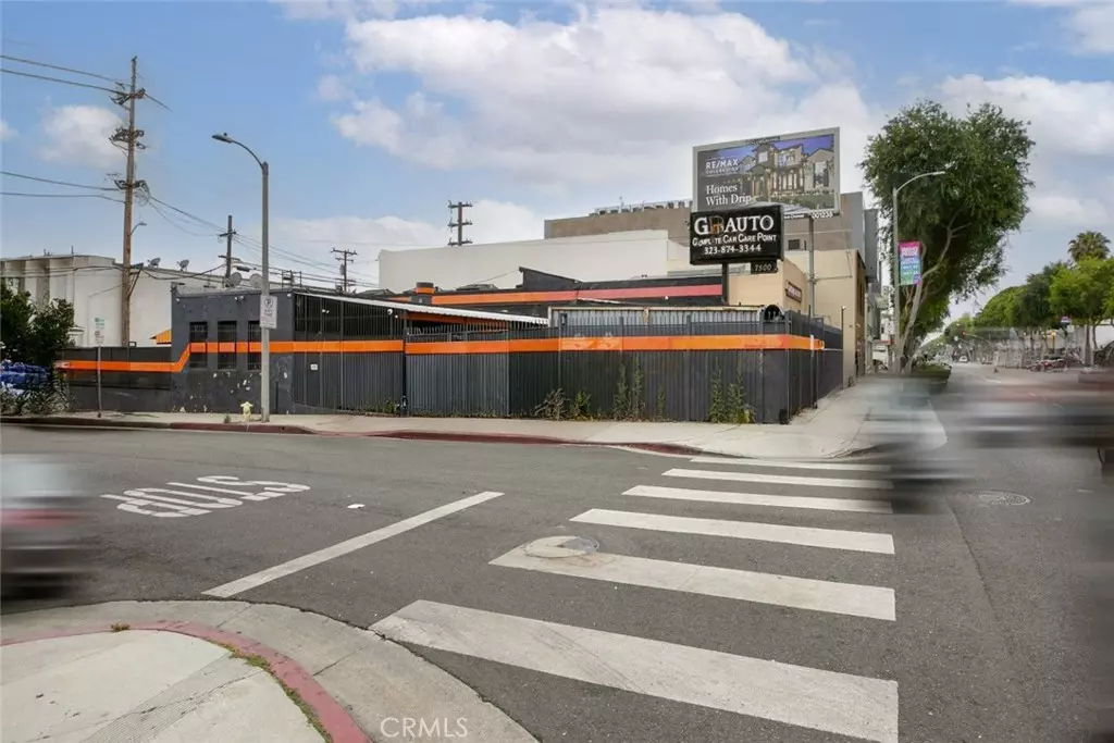 West Hollywood, CA 90046,7504 Santa Monica BLVD