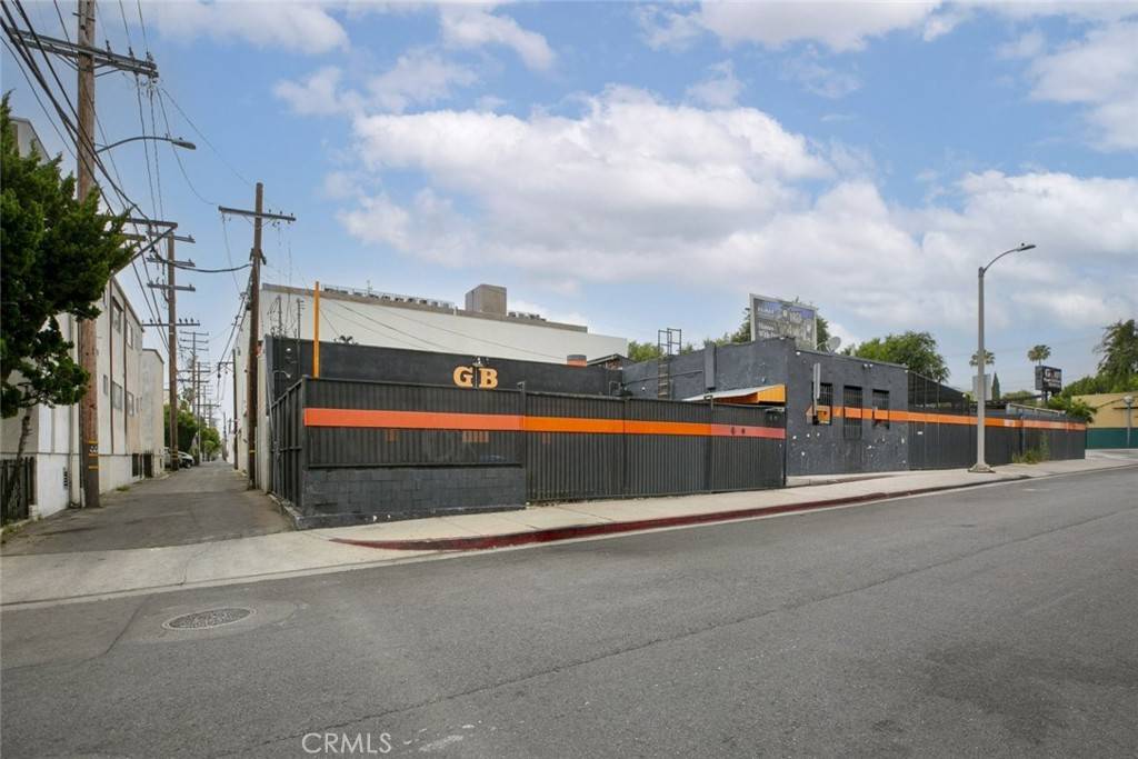 West Hollywood, CA 90046,7504 Santa Monica BLVD