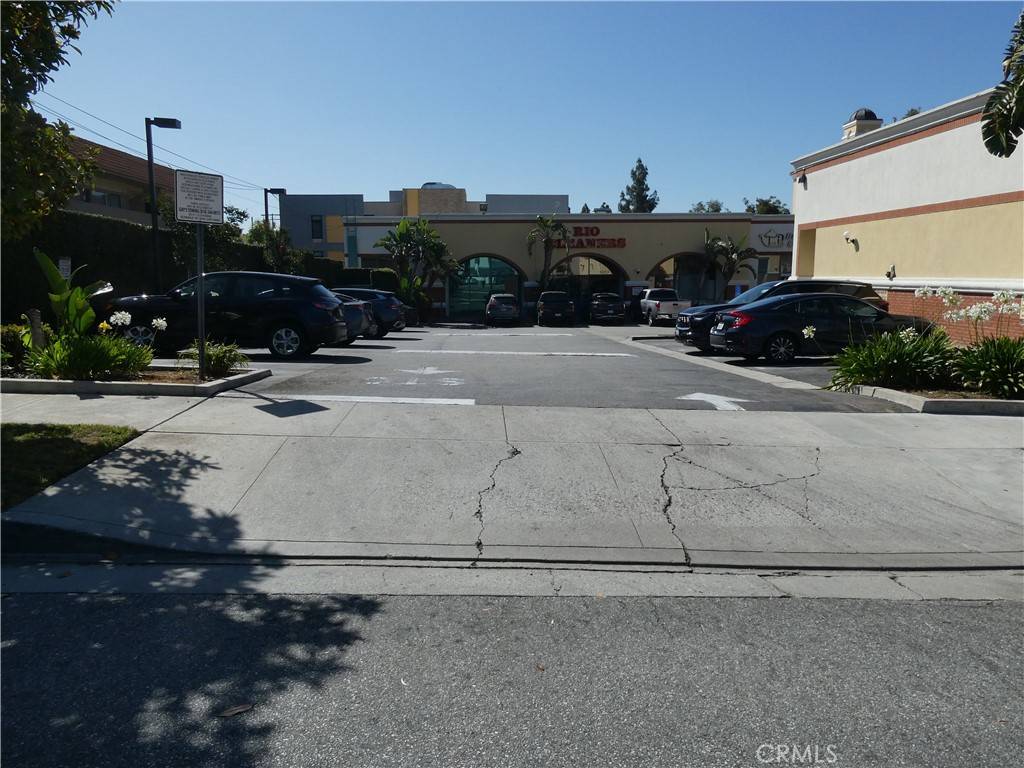 Glendale, CA 91201,1427 B W Glenoaks BLVD