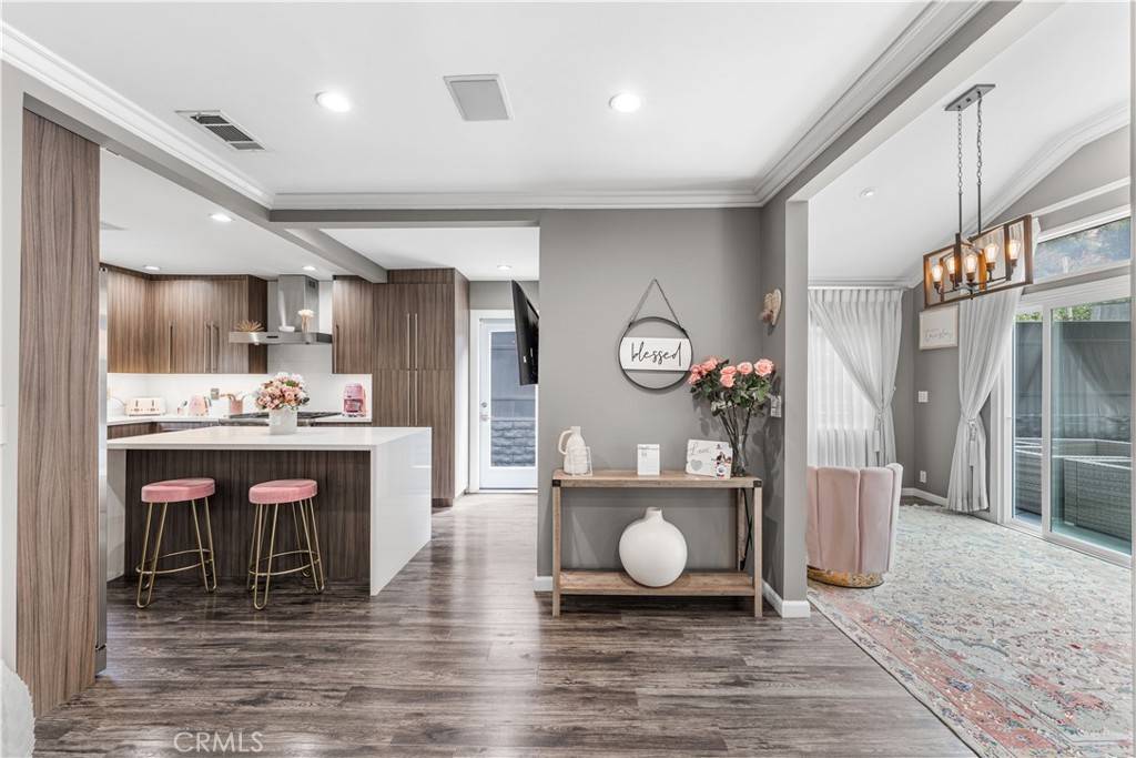 Sun Valley, CA 91352,10008 Roscoe BLVD