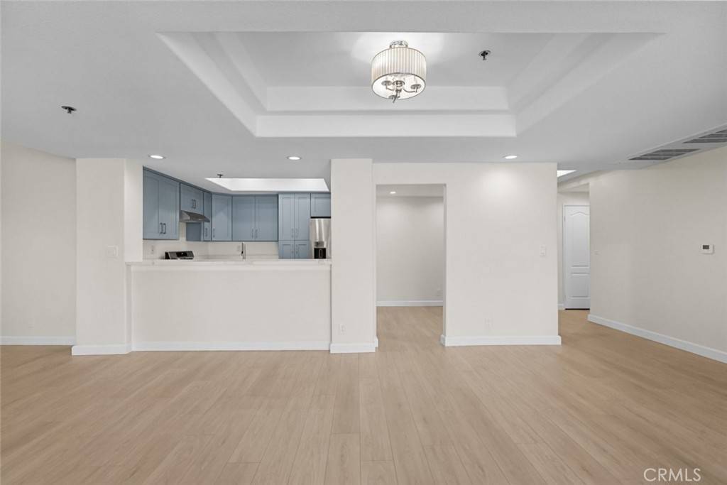 Sherman Oaks, CA 91423,4348 Mammoth AVE #102