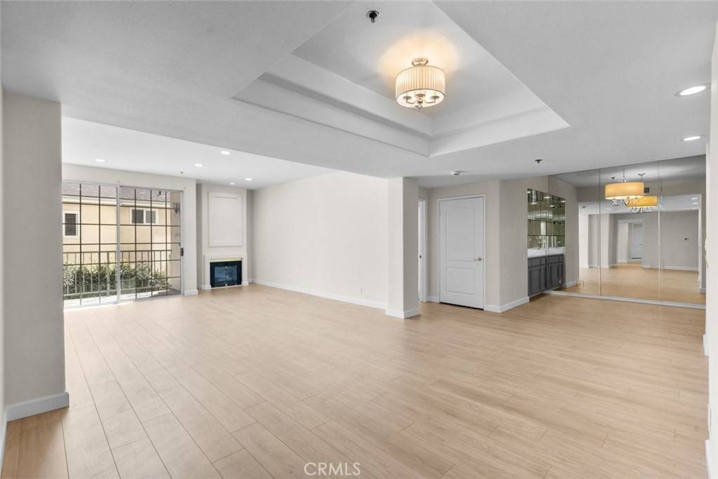 Sherman Oaks, CA 91423,4348 Mammoth AVE #102