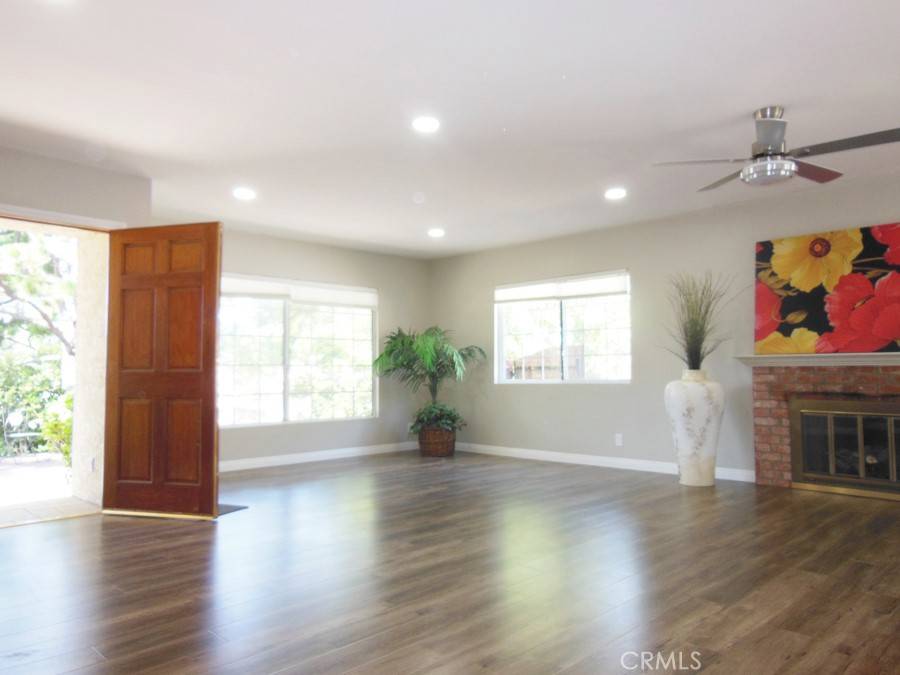 La Canada Flintridge, CA 91011,4956 Revlon DR
