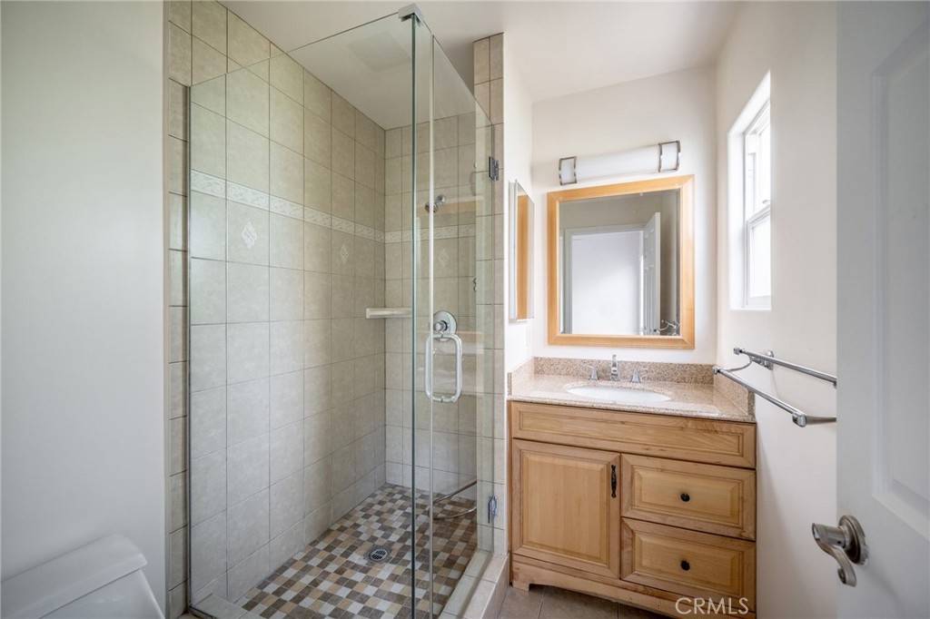 Glendale, CA 91202,1038 N Columbus AVE