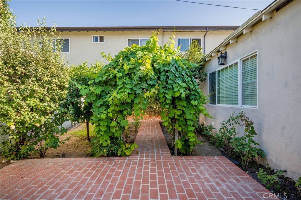 Glendale, CA 91202,1038 N Columbus AVE
