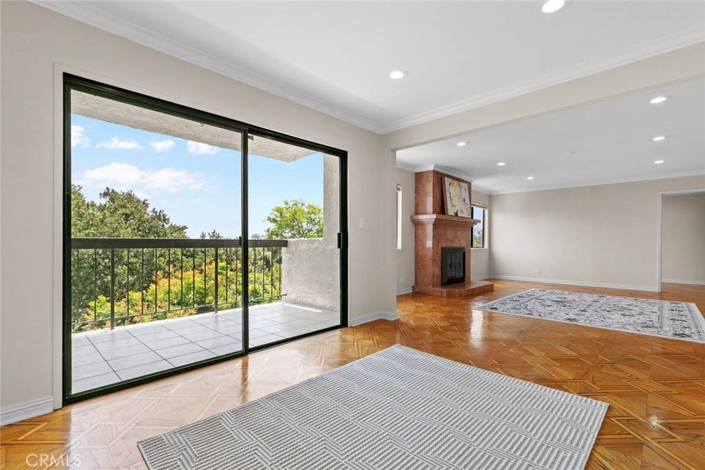 635 E Elmwood AVE #307, Burbank, CA 91501