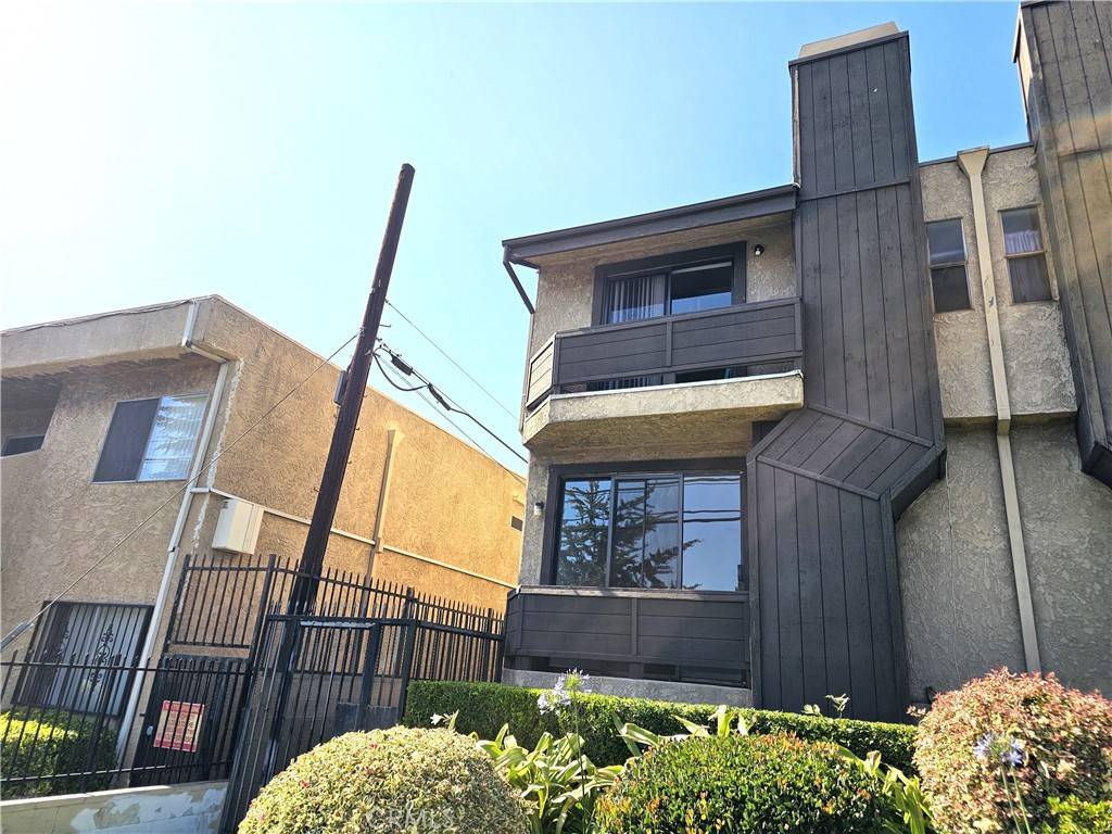 Van Nuys, CA 91405,6801 Mammoth AVE #6