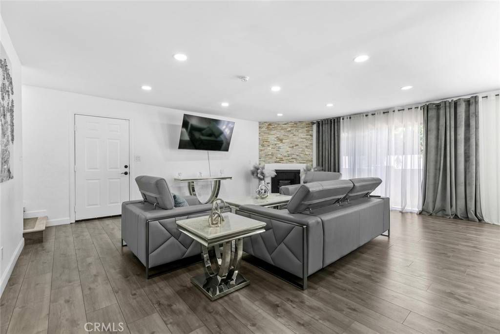 Panorama City, CA 91402,8801 Cedros AVE #7