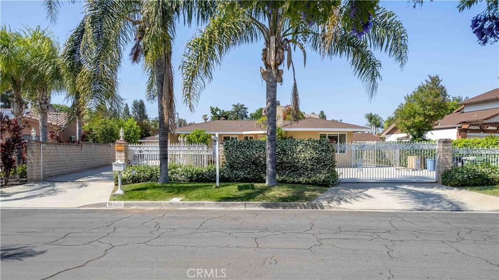 17533 Raymer ST, Sherwood Forest, CA 91325