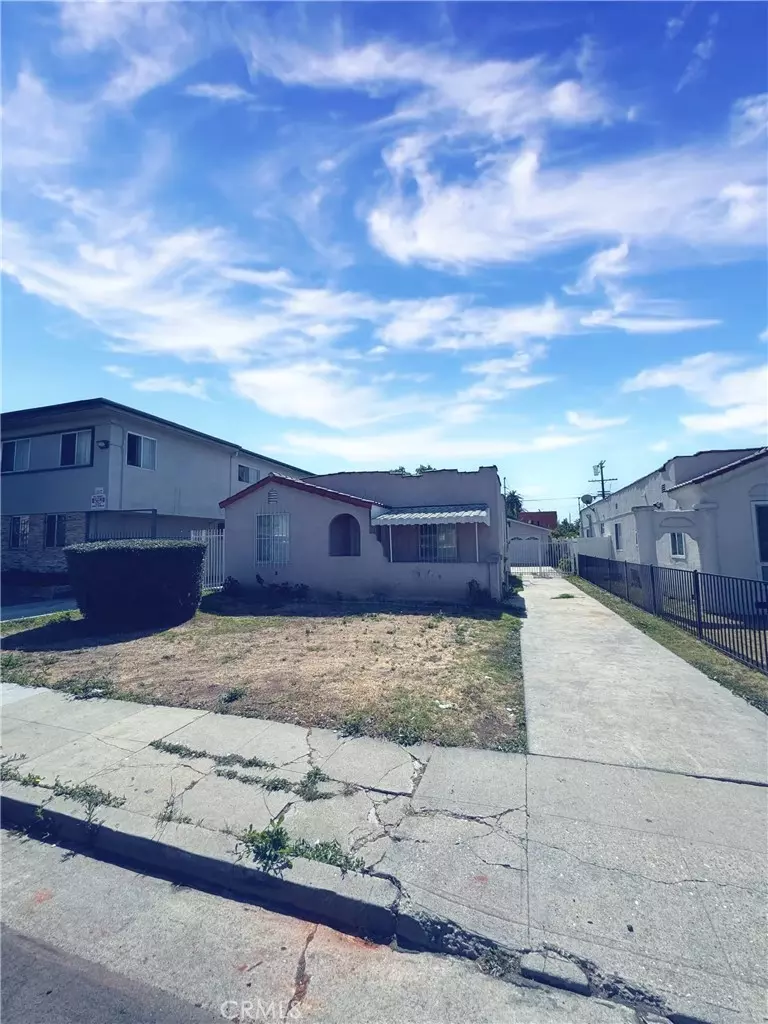 Los Angeles, CA 90016,2046 S Ridgeley DR