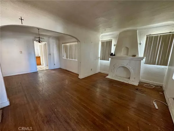 Los Angeles, CA 90016,2046 S Ridgeley DR