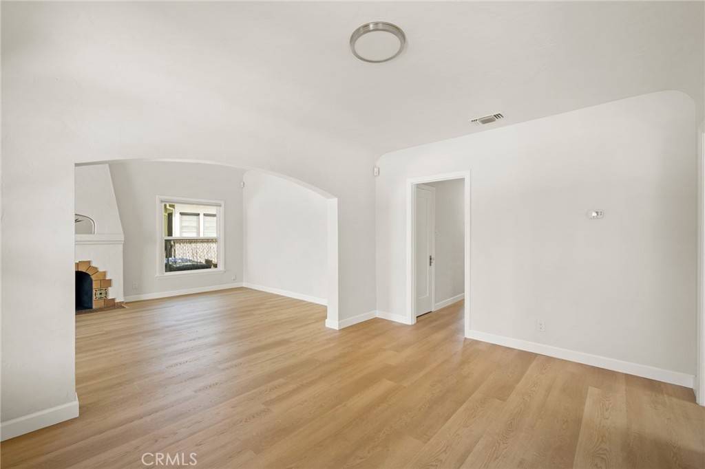 Glendale, CA 91202,809 Omar ST