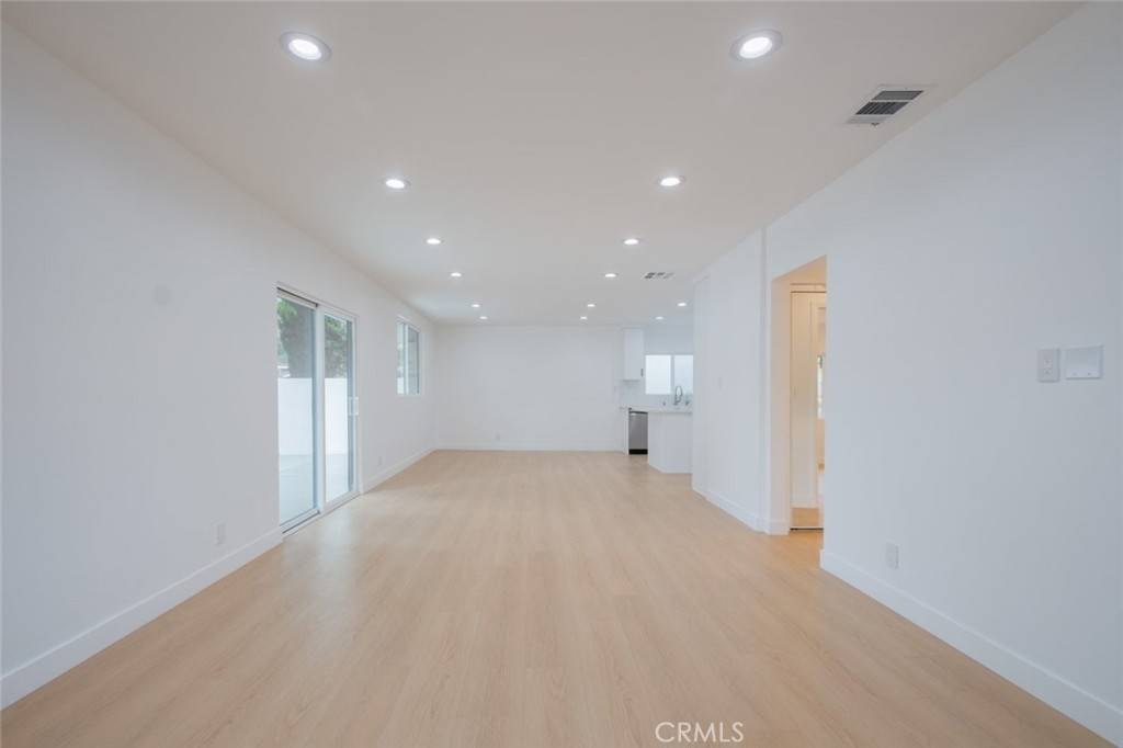 Burbank, CA 91504,7734 N Glenoaks BLVD