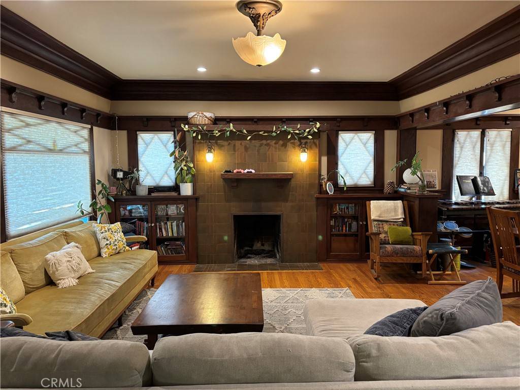 Los Angeles, CA 90004,163 S Kingsley DR