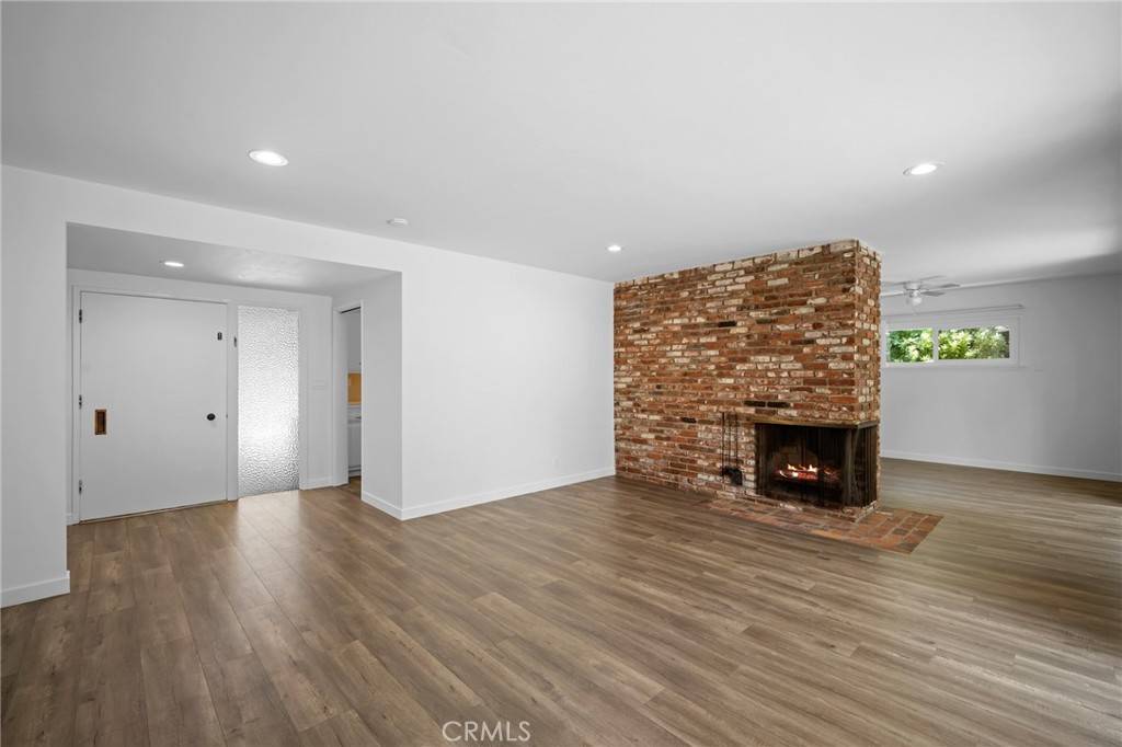Sunland, CA 91040,10112 Woodward AVE