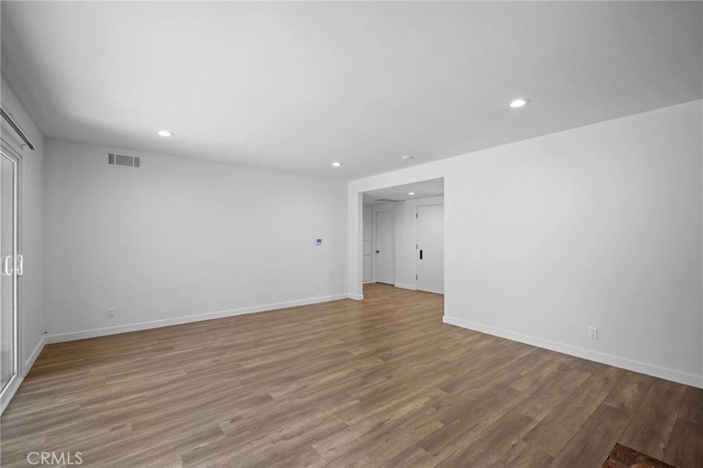 Sunland, CA 91040,10112 Woodward AVE
