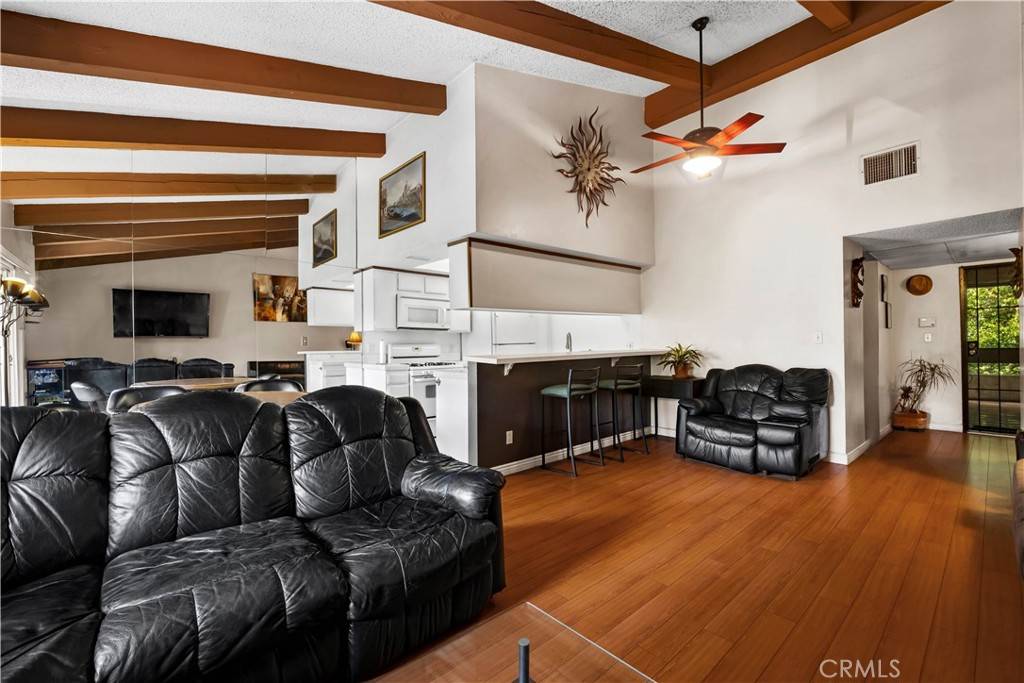 Los Angeles, CA 90068,2700 Cahuenga BLVD E #1302