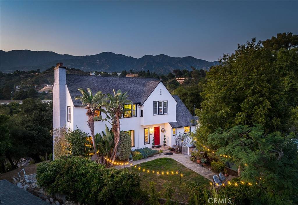1967 Hilldale DR, La Canada Flintridge, CA 91011