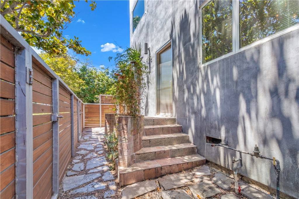 Los Angeles, CA 90026,1419 Angelus AVE