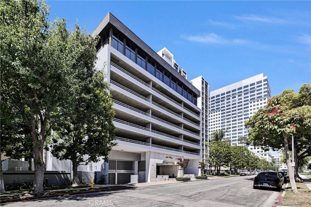 Glendale, CA 91203,345 Pioneer DR #205