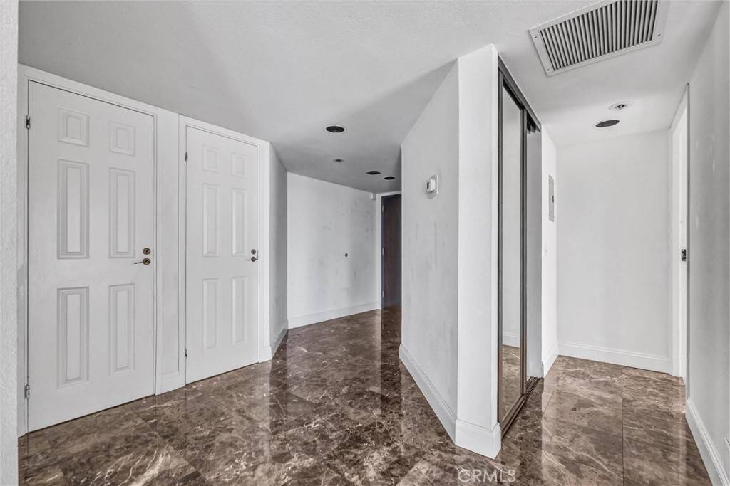 Glendale, CA 91203,345 Pioneer DR #205