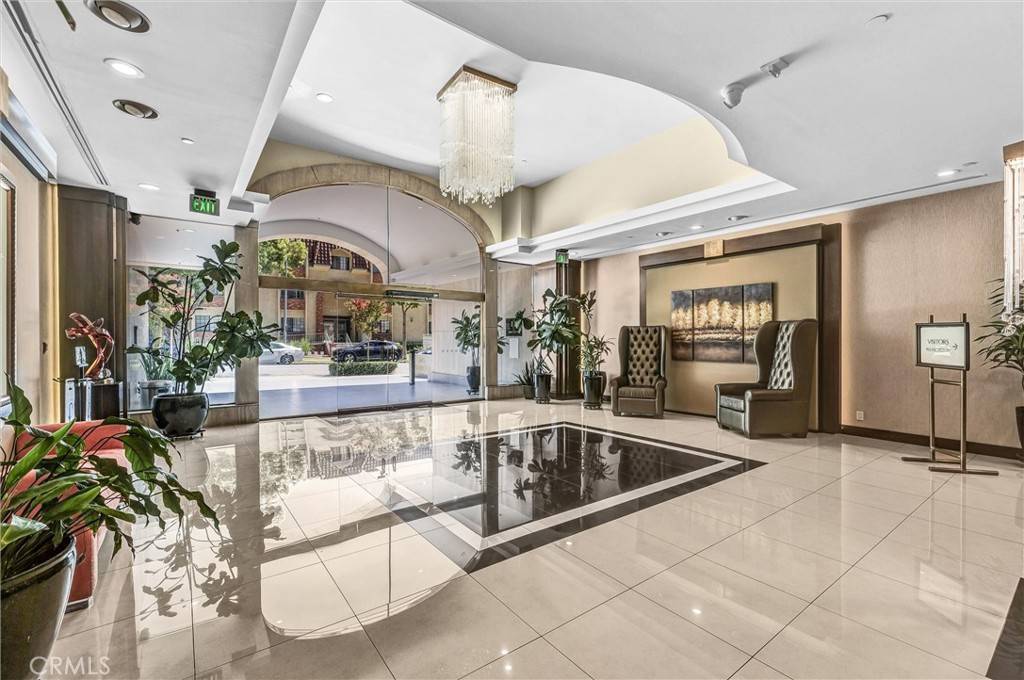 Glendale, CA 91203,345 Pioneer DR #205