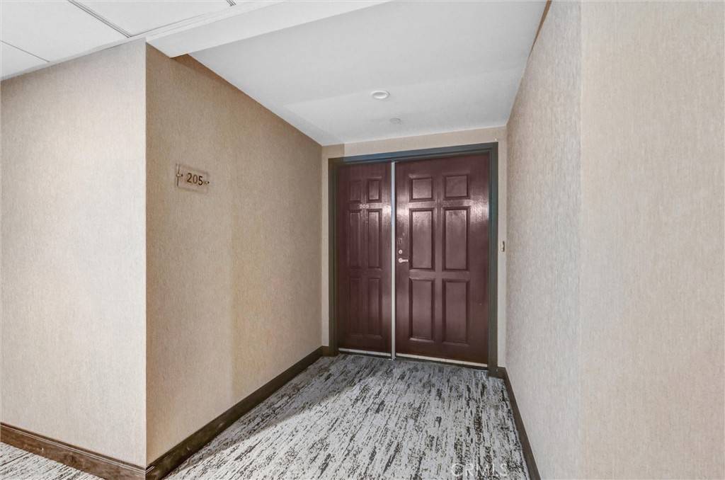 Glendale, CA 91203,345 Pioneer DR #205